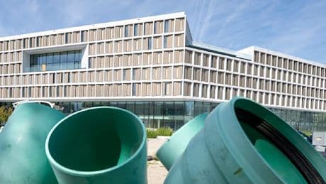 Bayern baut neues 400-Millionen-Justizzentrum – doch Einfahrt ist zu klein für Gefangenentransporte