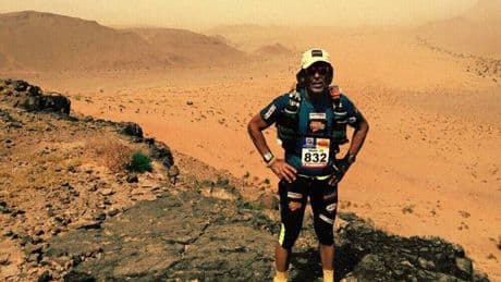 Perso nel Sahara, mangia topi e beve la propria urina per sfuggire alla morte