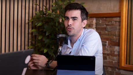 Alejandro Martínez, psiquiatra: “Si te despiertas en mitad de la noche, por ejemplo, por el calor, y no puedes quedarte dormido, existe un truco que funciona de manera brutal”