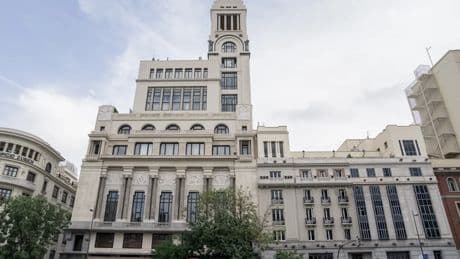Un grupo de docentes se encierra en el Círculo de Bellas Artes de Madrid para exigir al Gobierno el embargo de armas a Israel