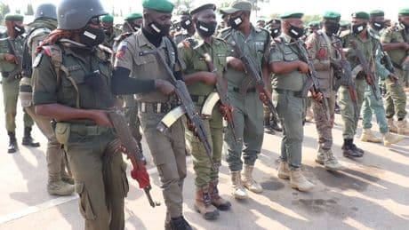 Condenado a 150 golpes y la horca por incendiar una mezquita y matar a 23 personas en Nigeria