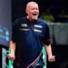 Van Barneveld wint op knappe wijze van Price en bereikt derde ronde in Duitsland