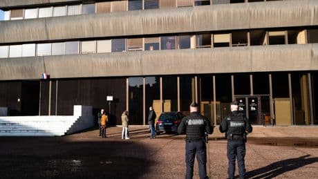 Fichage sauvage des étrangers en situation régulière : devant le tribunal administratif, la préfecture défend mollement sa « fiche réflexe »