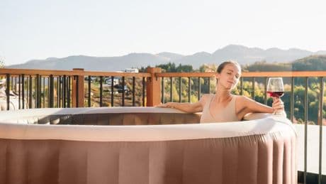 Wellness-Oase: Whirlpools für den Balkon: Entspannung auf kleinem Raum