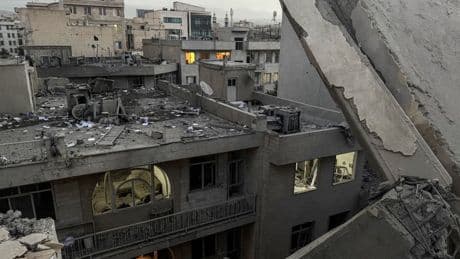 De la "crainte" des bombardements à "l'espoir" d'un changement de régime: comment les Iraniens vivent la guerre contre Israël