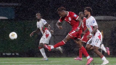 Stanley Menzo’s Suriname speelt gelijk met Panama in WK-kwalificatie