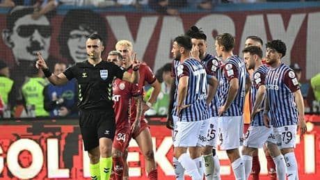 Trabzonspor'un penaltı beklediği pozisyonda karar doğru mu? Trio ekibi yorumladı