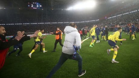 Fenerbahçeli Oosterwolde ve Mert Müldür hakkında zorla getirilme kararı
