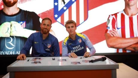 Oblak y Barrios atendieron a los aficionados desplazados al Mundial