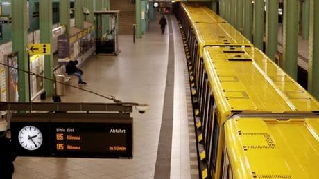 Almanya'da "Rusya" endişesi: Metro ve otoparklar, sığınak olacak!