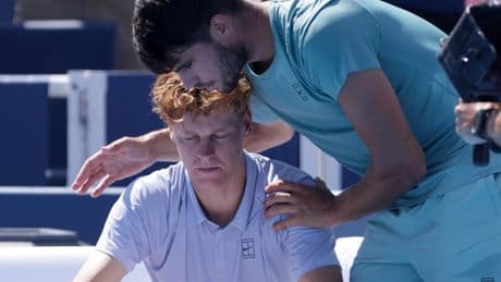 Drama voor Jannik Sinner: Italiaan moet al snel ziek opgeven in finale Cincinnati