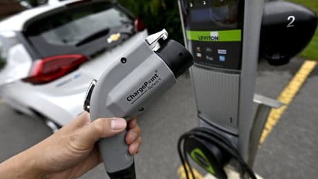 Environment group warns against repealing federal electric vehicle mandate