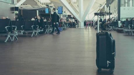 Bagaglio smarrito o rubato all'aeroporto. Cosa fare (e come tutelarsi prima di partire)