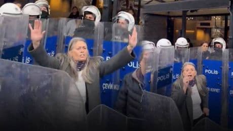 CHP'li milletvekili Suiçmez'e Mecidiyeköy'de polis ablukası