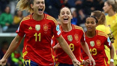 Spanien im Viertelfinale der Fußball-EM: Dreifaltigkeit im Mittelfeld