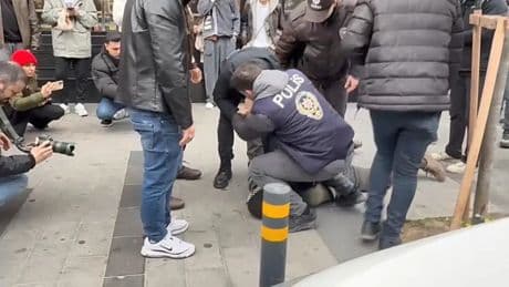 Mecidiyeköy'de üzerinden makas çıktı; kendisini 'Burun kıllarımı alıyorum' sözleriyle savundu