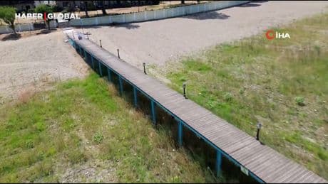 İznik Gölü’nün en büyük iskelesi kuraklık nedeni ile karada kaldı