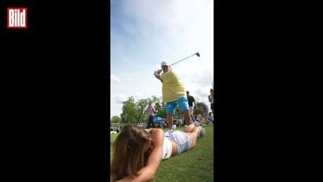 Video geht viral - Golf-Star nutzt Po für Abschlag