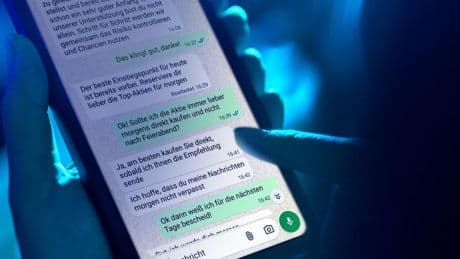 Aktienbetrug: Undercover in der WhatsApp-Gruppe