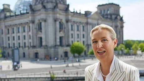 Lärmkulisse vor dem Reichstag: Das chaotische Sommerinterview der ARD hat Alice Weidel genutzt