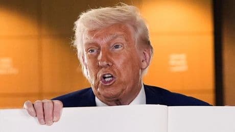 EX-FBI-Chef: Donald Trump fühlt sich von einem Strandfoto bedroht – und attackiert Ex-FBI-Chef