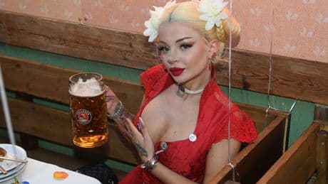 Leute: Alkohol am Steuer - Katja Krasavice beichtet auf Tiktok