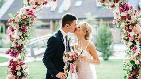 How to find budget wedding outfit and save money this summer