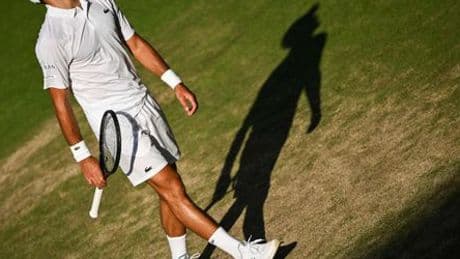 Wimbledon 2025: Novak Djokovic unterliegt Jannik Sinner – Die Zerbrechlichkeit des Gummimanns