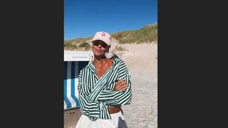 Vor Bundesliga-Start - So schön grüßt Laura Wontorra von Nordsee-Insel