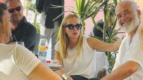 Meloni, vacanze top secret. Destinazione ignota anche ai suoi, in Puglia solo per pochi giorni. «Ha bisogno di relax»