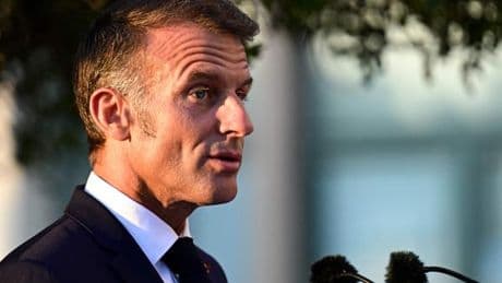 Pour Emmanuel Macron, François Bayrou « a les capacités pour tenir le gouvernement » jusqu’en 2027