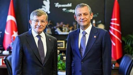 Özel, Davutoğlu ile bir araya geldi