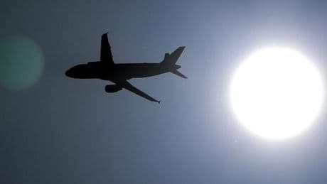 Paris-Orly : les compagnies appelées à supprimer 40 % de leurs vols, dimanche, après une panne du contrôle aérien