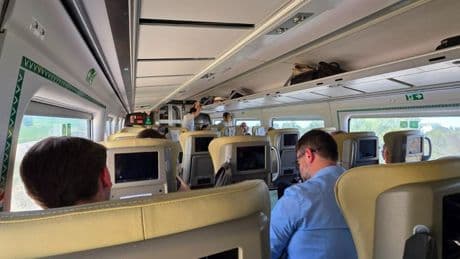 El apagón masivo paraliza la red ferroviaria de España, pero los aeropuertos se salvan