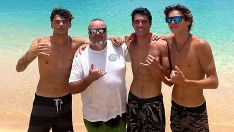 Lebensgefährliche Verletzungen - Surf-Legende bangt nach Autounfall um Sohn (20)