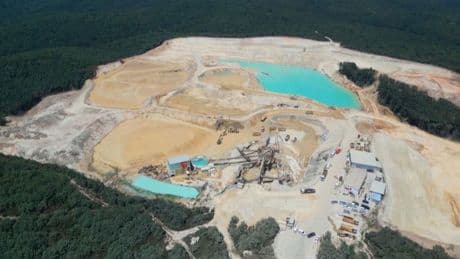 Kum ocağında balçığa düşen kepçe operatöründen acı haber