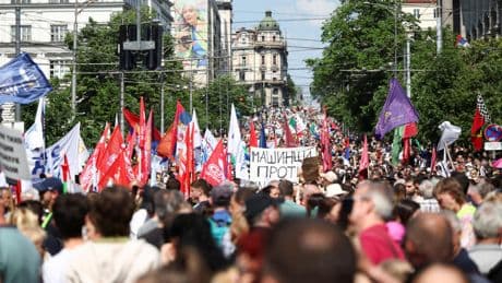 Serbie: les étudiants exigent la dissolution du Parlement et la convocation d'élections anticipées
