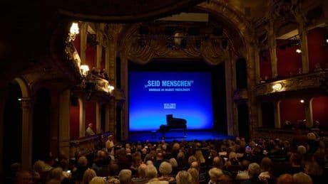 Theaterabend: Hommage für Margot Friedländer am Berliner Ensemble