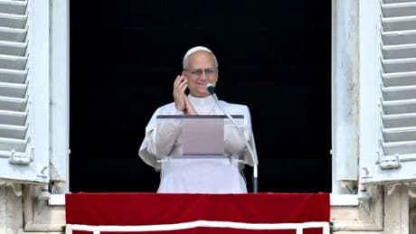 Le pape Léon XIV célèbre ses 70 ans entouré des fidèles sur la place Saint-Pierre
