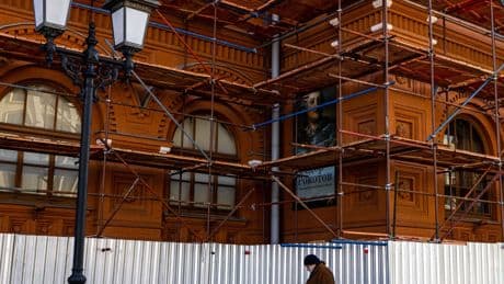 Putin Widens Effort to Control Russia’s Internet