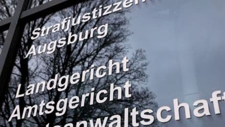 Augsburg: Mann soll Priester mit Nacktfotos erpresst haben