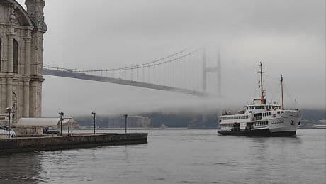 İstanbul Boğazı’nda sis etkili oldu