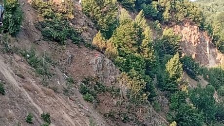 Son Dakika... İşçi minibüsü uçurumdan yuvarlandı: 3 ölü 18 yaralı