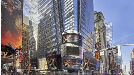 Pisos baratos en una lujosa torre de oficinas de Times Square