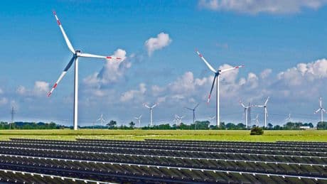 Se suponía que las renovables iban a bajar la factura de la luz en España. De momento sigue subiendo
