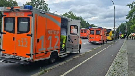 Berlin-Spandau: Unfall mit Bus und Pkw – acht Kinder in Klinik