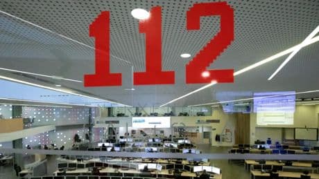 Un incendio en Laxe (A Coruña) provoca el desalojo de dos edificios y varios rescates