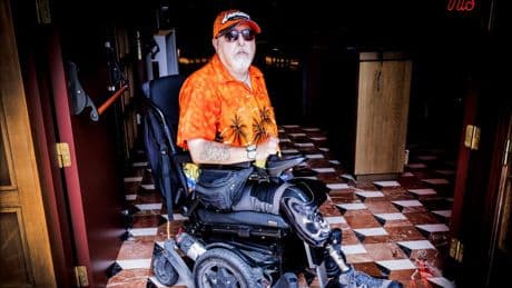 “No tengo piernas, pero voy en moto, tengo novia y la vida merece la pena”