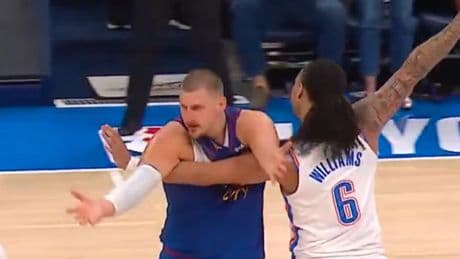 Jokic es único: falta cómica en ataque y triple surrealista