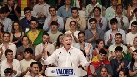 Feijóo insta a los socios del PSOE a retratarse sobre la corrupción en el Congreso